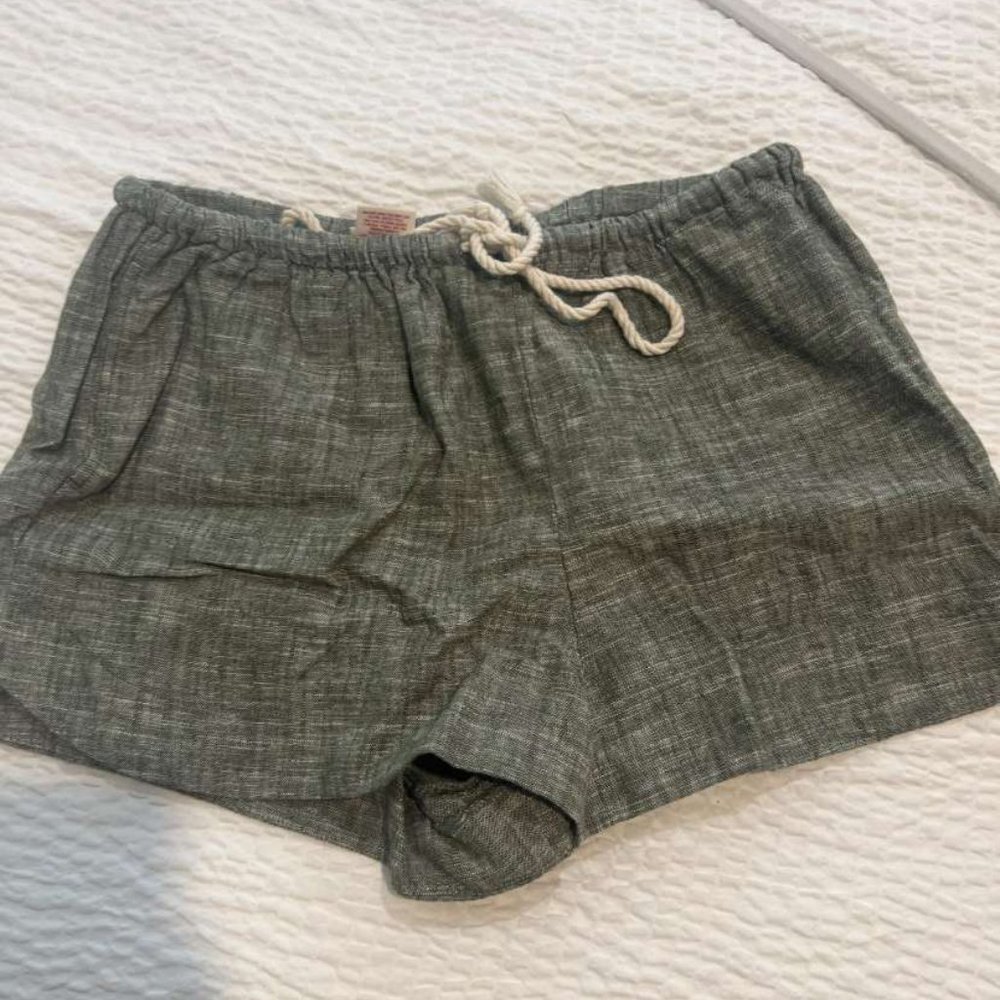 Mossimo size medium green tie shorts